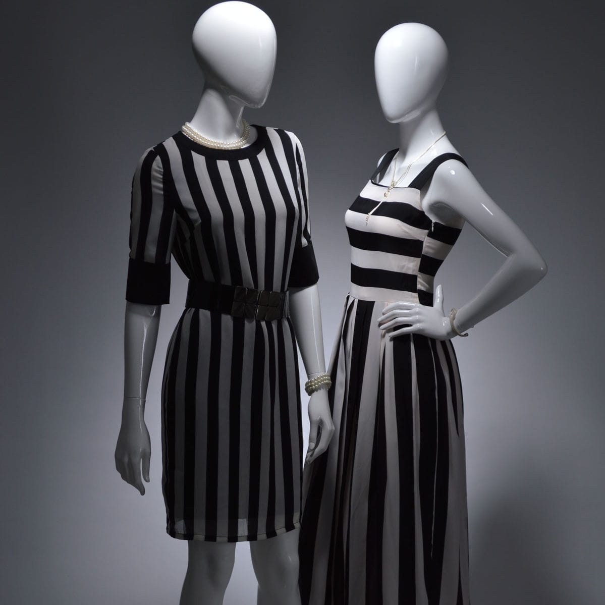 Mannequin de vitrine femme ABBI A2 MANNEQUIN stylisé / assis