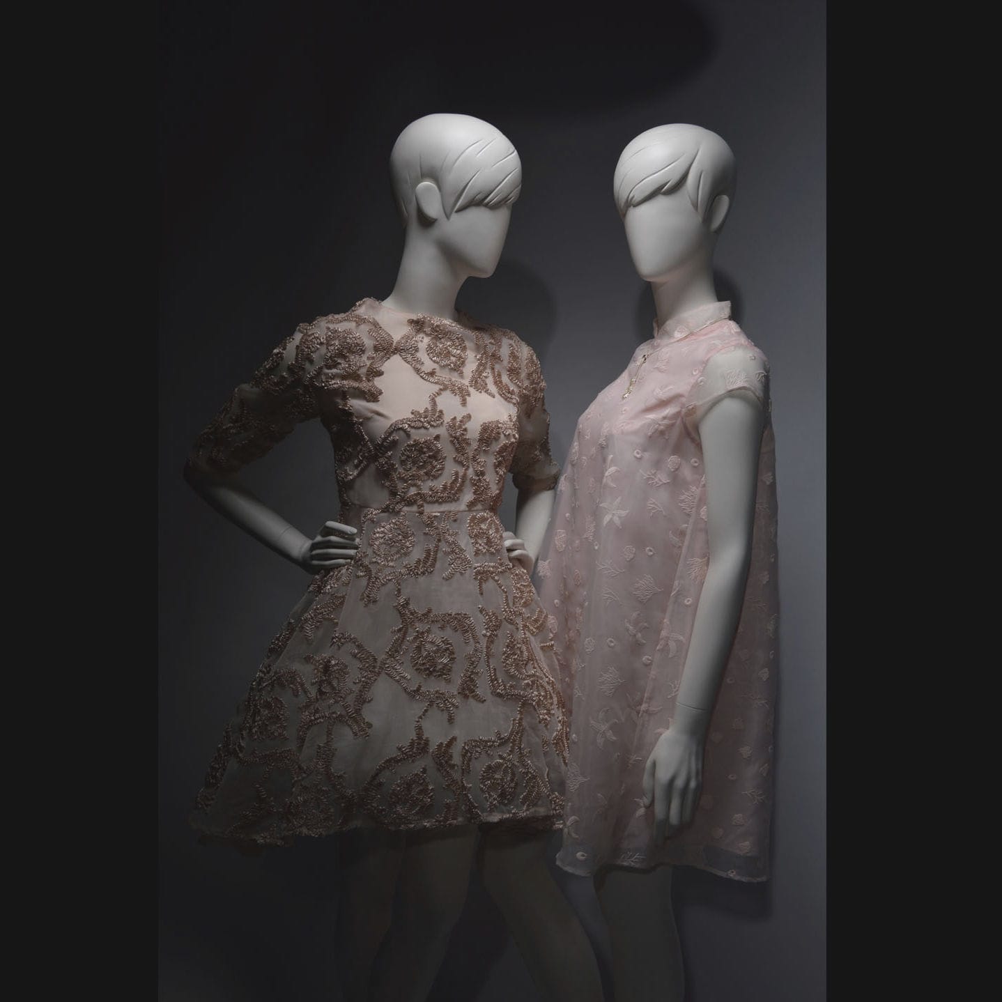 Mannequin de vitrine femme - 56 COUTURE - WINDOW FRANCE - abstrait / en