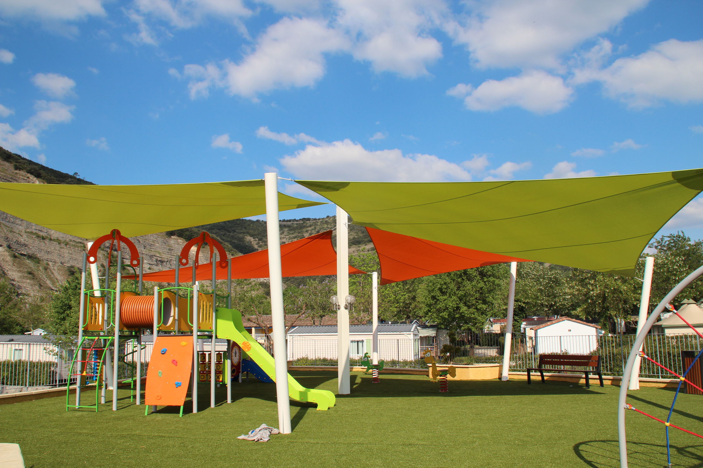 HaSaiBaby Voile D'Ombrage, Toile D'Ombrage 4x5m Facile à Installer, Robuste Et Durable Convient pour Le Jardin, L'ExtéRieur, La Pergola,Aux Terrasses ExtéRieures,Rouge