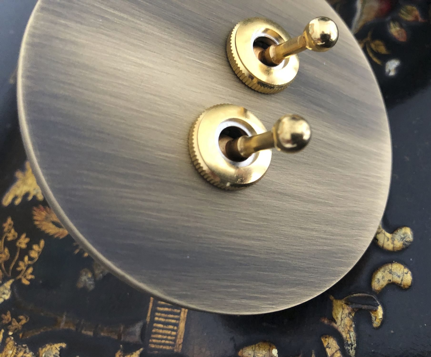 Interrupteur Va et Vient Carré x3 | Laiton Ancien Transparent Blanc – Corston France