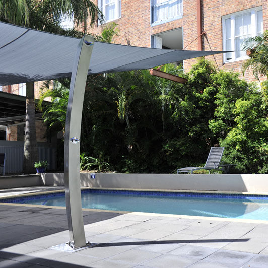 Douche d'extérieur multifonction ECO Urban Fountains and Furniture