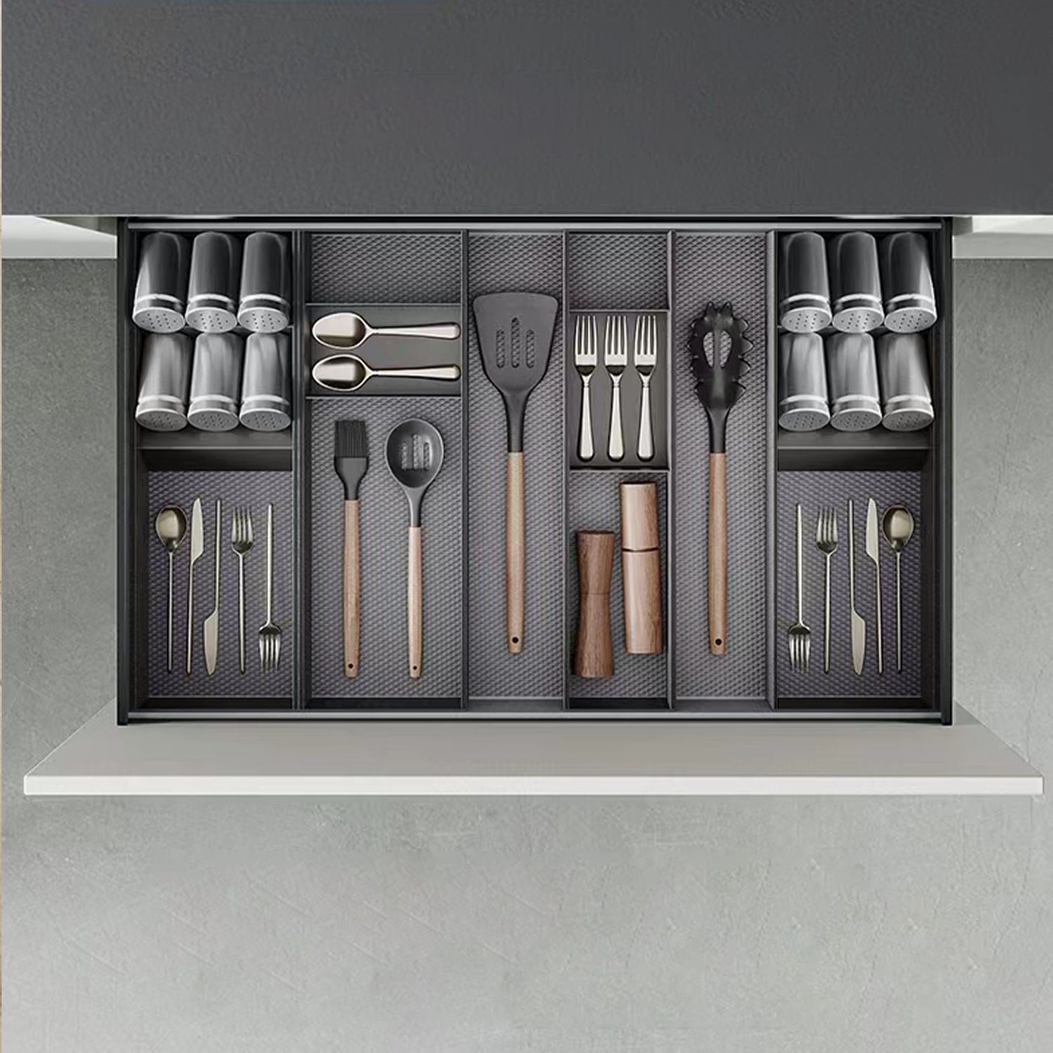 Zone Denmark - Plateau Ovale - en Acier thermolaqué - 35x23 x1,8cm - ÉLéGant Accessoire Multifonction pour Servir, DéCorer & Organiser - IDÉal pour Cuisine, Salle De Bain Ou Salon - Noir