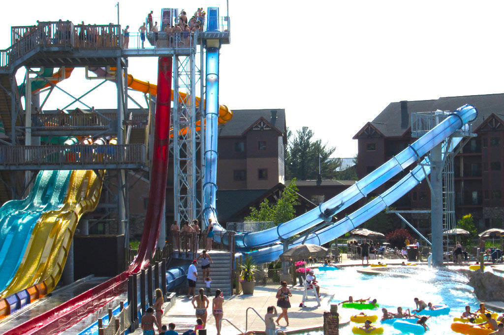 Toboggan tournant / pour parc aquatique / en tube AQUALOOP™ WhiteWater West Industries Ltd