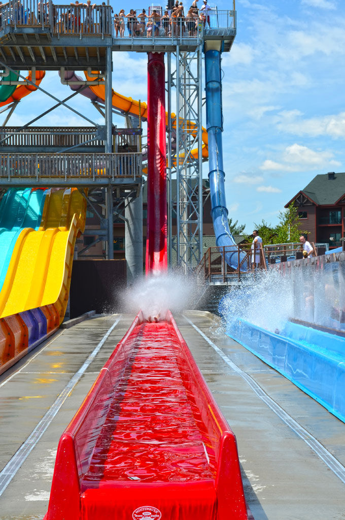 Toboggan droit AQUADROP WhiteWater West Industries Ltd. pour parc