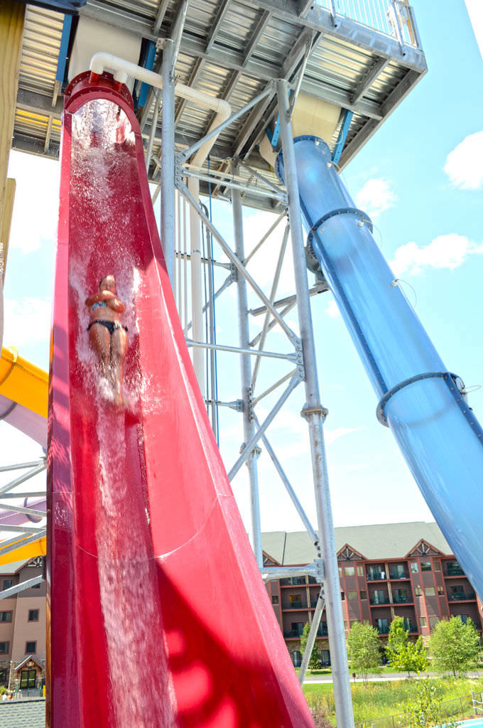 Toboggan droit AQUADROP WhiteWater West Industries Ltd. pour parc