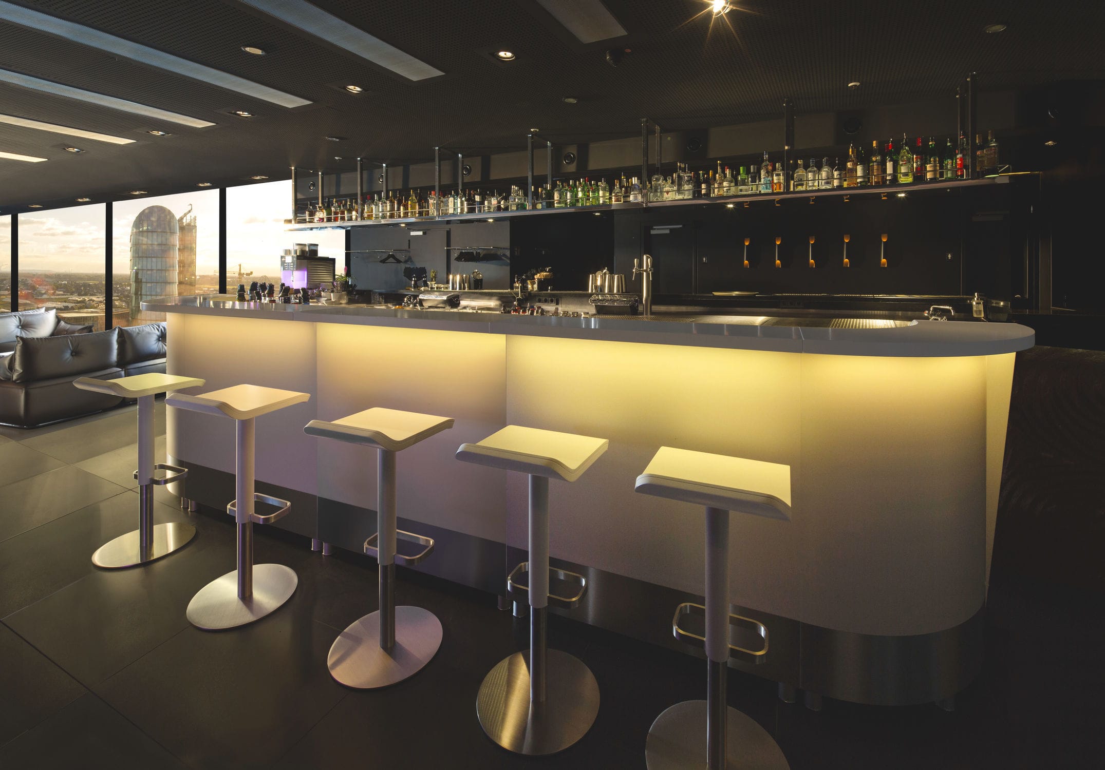 Peut On Consommer Au Comptoir D'un Bar Comptoir lumineux - MODULAR - MOREE - de bar / en bois / droit