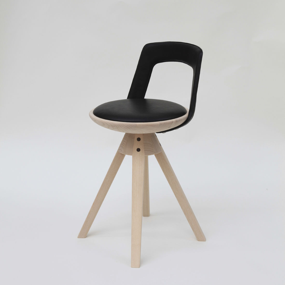 Chaise de bar design scandinave House of Finn Juhl Onecollection