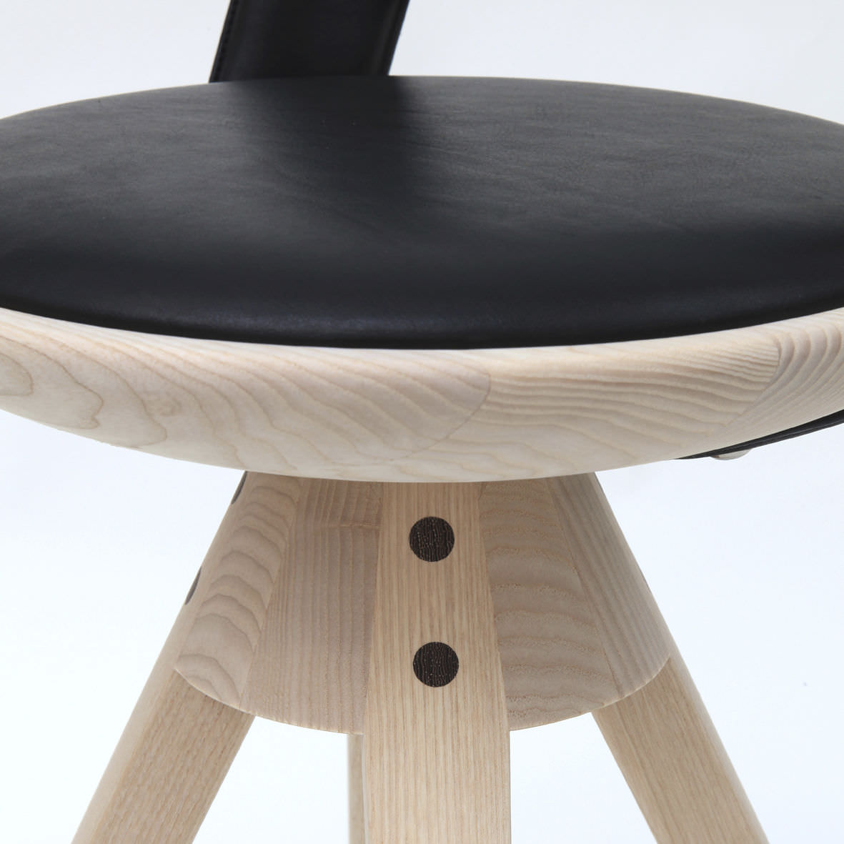 Chaise de bar design scandinave House of Finn Juhl Onecollection