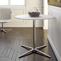 Table contemporaine / en polypropylène /...
