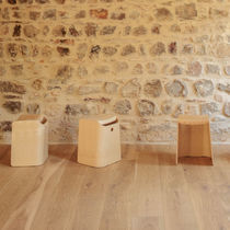 Table d'appoint contemporaine / en bois...