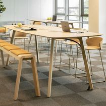 Table contemporaine / en métal / en bois...