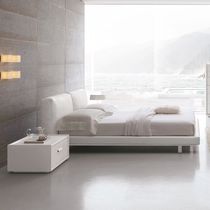 Lit double / contemporain / tapissé / avec...