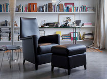 Fauteuil contemporain / en cuir / avec repose-pieds...