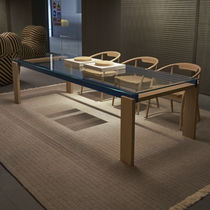 Table contemporaine / en placage de bois...
