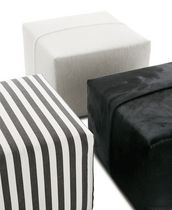 Pouf contemporain / en tissu / en cuir /...