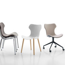 Chaise contemporaine / en cuir / en chêne...