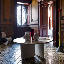 Table contemporaine / en MDF / en marbre...