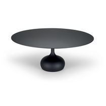 Table contemporaine / en céramique émaillée...