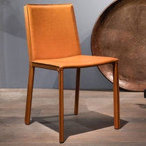 Chaise contemporaine / en cuir / en métal...