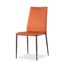 Chaise contemporaine / en cuir / avec piètement...