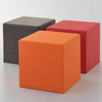 Pouf contemporain / en cuir / carré / professionnel