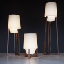 Lampe de table / en noyer américain / contemporaine...