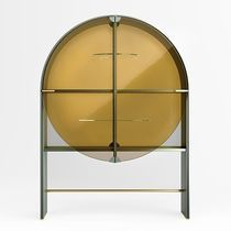 Vitrine contemporaine / sur pieds hauts...