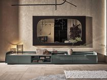 Buffet contemporain / en bois laqué brillant...