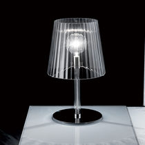 Lampe de table / en métal chromé / en verre...