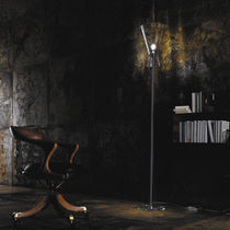 Lampe sur pied / en métal chromé / en verre...