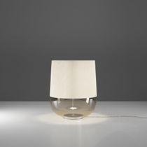 Lampe de table / en métal chromé / en verre...