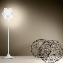 Lampe sur pied / en polyéthylène / en métal...