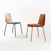 Chaise contemporaine / en tissu / en bois...