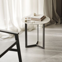 Table d'appoint contemporaine / en chêne...