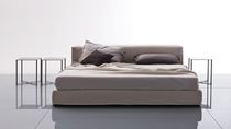 Lit double / contemporain / avec table de...