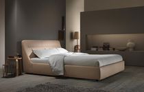 Lit double / contemporain / tapissé / avec...