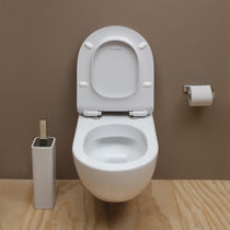 WC suspendu / en céramique / sans bride