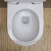 WC suspendu / en céramique / sans bride