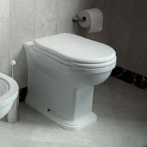 WC à poser / près du mur / en céramique