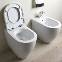 WC à poser / en céramique / sans bride