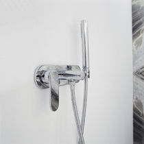 Mitigeur de douche / mural / en métal chromé...