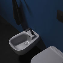 Bidet suspendu / en céramique