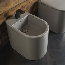Bidet en céramique / par Giulio Cappellini