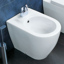 Bidet en céramique / par Giulio Cappellini