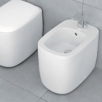 Bidet en céramique / par Patrick Norguet