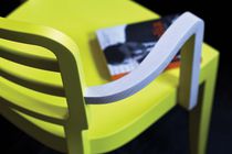 Chaise contemporaine / avec accoudoirs /...