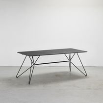 Table à manger contemporaine / en métal...