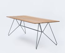 Table à manger contemporaine / en métal...