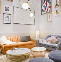 Table d'appoint contemporaine / en noyer...