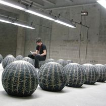 Pouf design original / en tissu / en polyuréthane